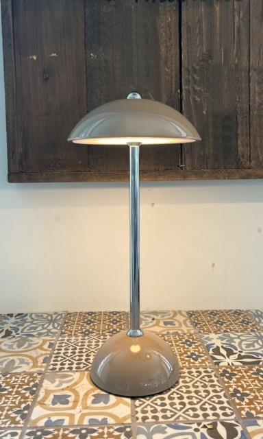 SUAVE Genopladelig Lampe fra Veli Line - Taupe